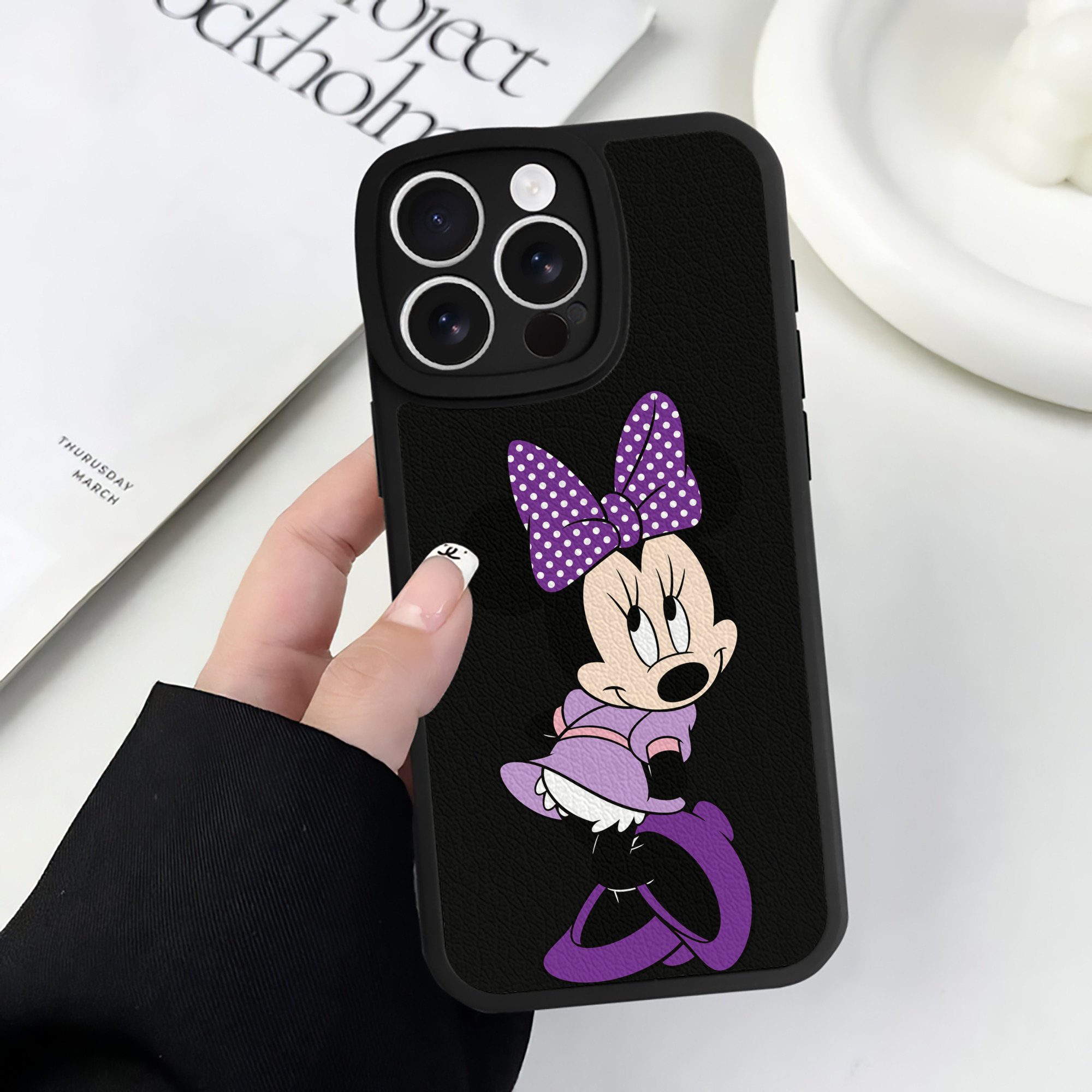 （画像用） ミッキーマウス Mickey Mouse 【iPhone 16シリーズ対応】シリコンスマホケース（レザー調） 材質：シリコン
